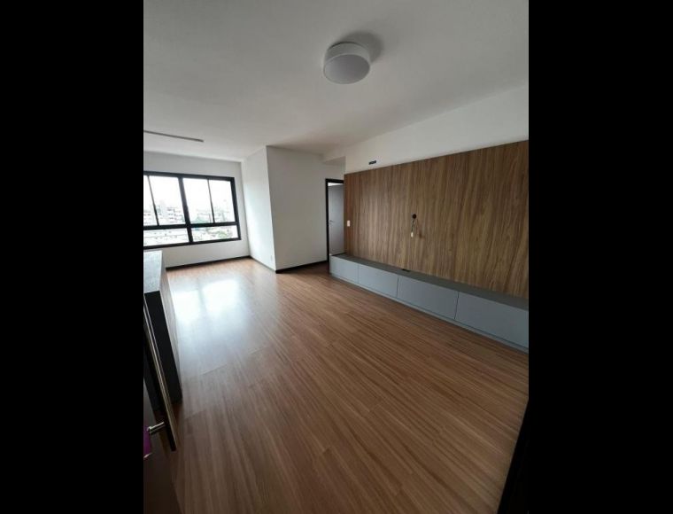 Apartamento no Bairro Costa e Silva em Joinville com 3 Dormitórios (1 suíte) e 76 m² - 3122
