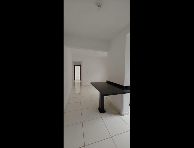 Apartamento no Bairro Costa e Silva em Joinville com 2 Dormitórios e 52 m² - LA10