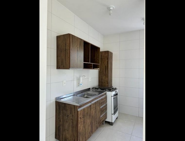 Apartamento no Bairro Costa e Silva em Joinville com 2 Dormitórios (1 suíte) e 56 m² - LA11