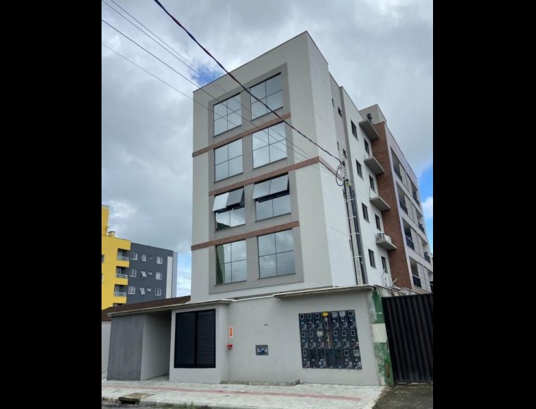 Apartamento no Bairro Costa e Silva em Joinville com 3 Dormitórios (1 suíte) e 76 m² - SA006