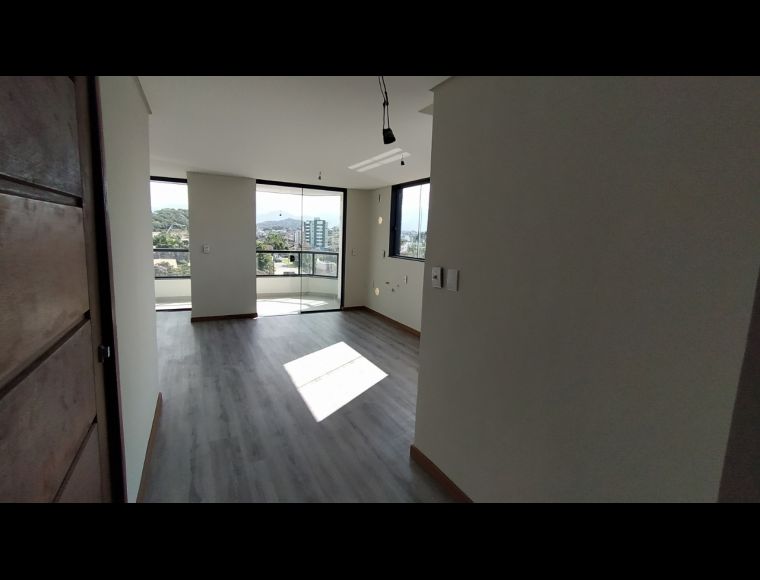 Apartamento no Bairro Costa e Silva em Joinville com 2 Dormitórios (1 suíte) - 21160N/1