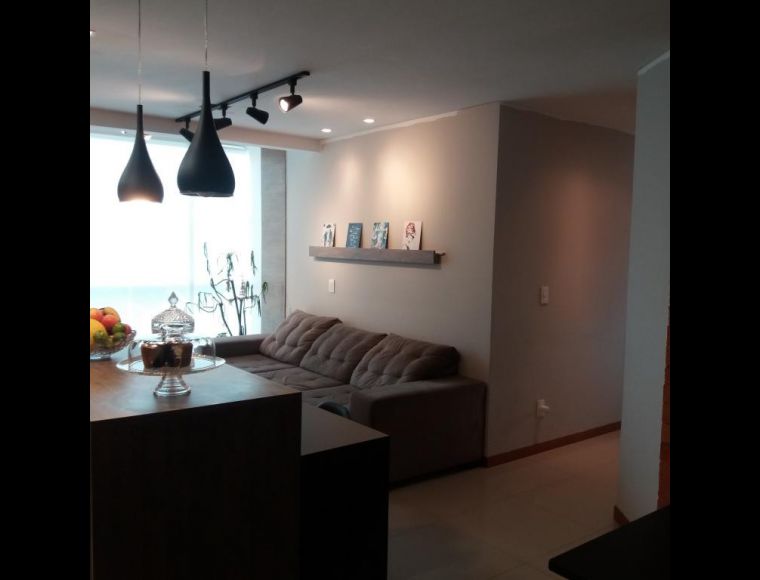 Apartamento no Bairro Floresta em Joinville com 3 Dormitórios (1 suíte) e 87 m² - LG7225