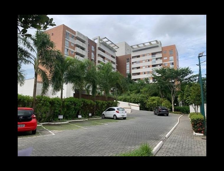 Apartamento no Bairro Glória em Joinville com 3 Dormitórios (1 suíte) - LA160
