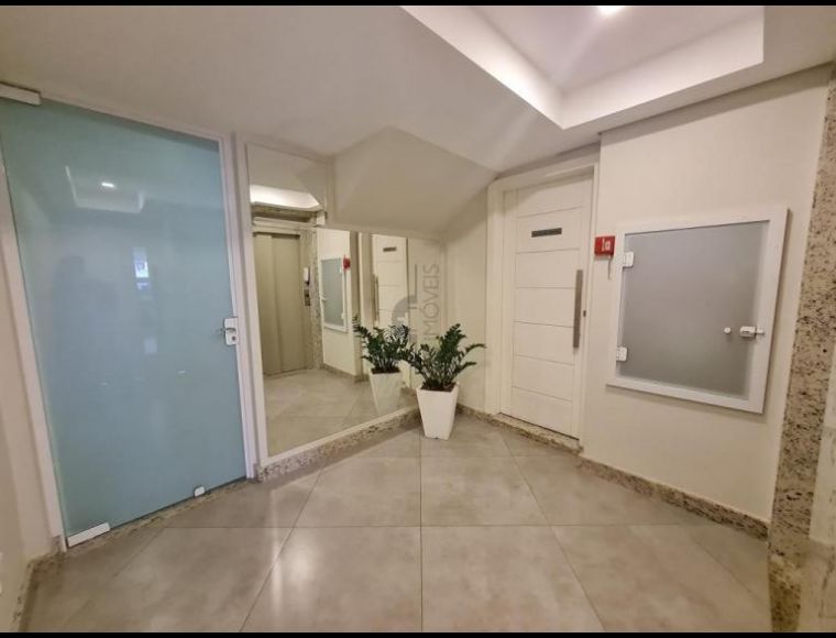 Apartamento no Bairro Guanabara em Joinville com 3 Dormitórios (1 suíte) e 95 m² - LG8944