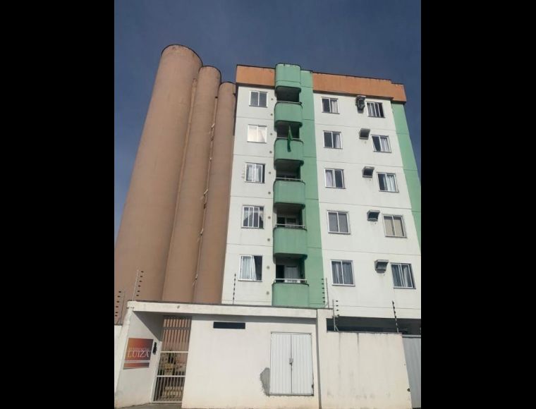 Apartamento no Bairro Guanabara em Joinville com 2 Dormitórios (1 suíte) e 67 m² - LA01