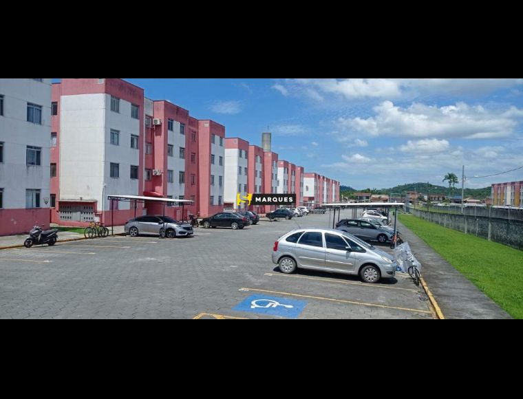Apartamento no Bairro Paranaguamirim em Joinville com 2 Dormitórios e 47 m² - 706