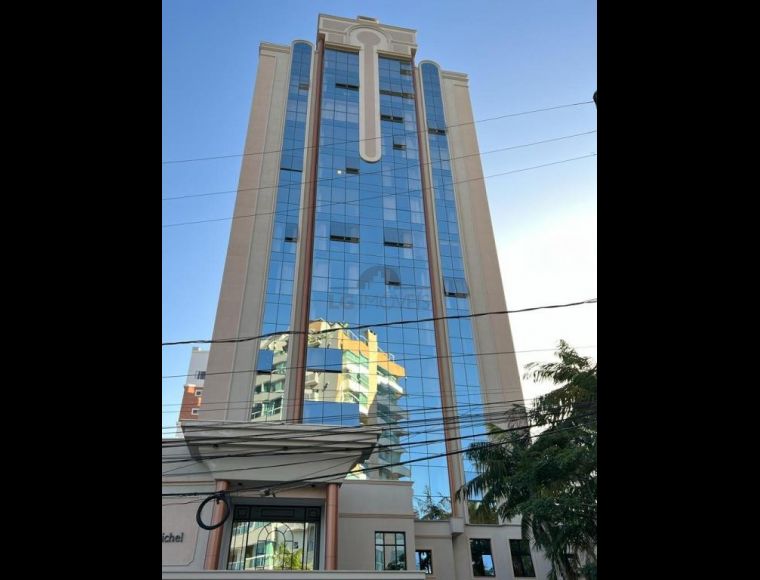 Apartamento no Bairro Saguaçú em Joinville com 3 Dormitórios (3 suítes) e 121 m² - LG8656