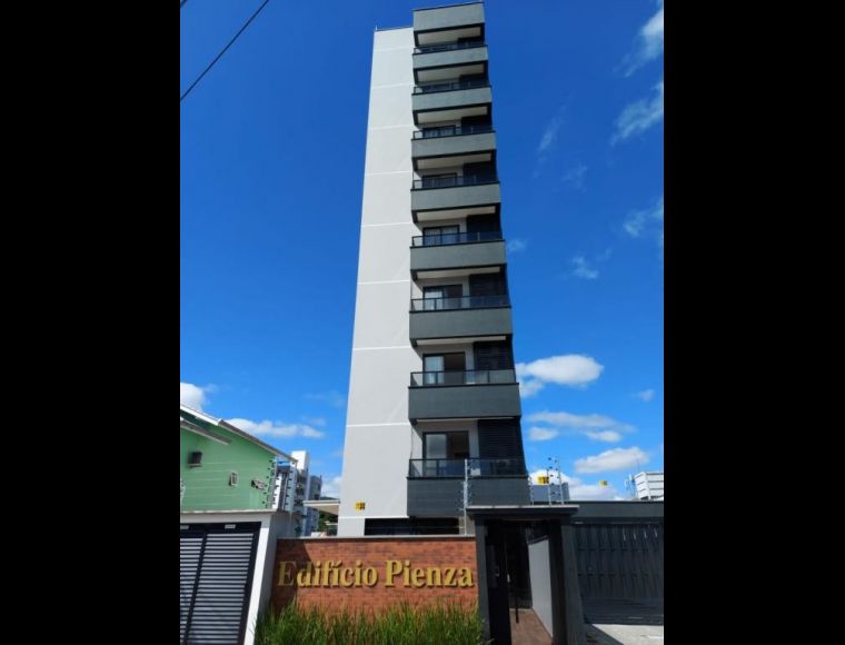 Apartamento no Bairro Saguaçú em Joinville com 3 Dormitórios (1 suíte) e 92 m² - KA097