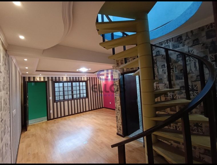 Casa no Bairro Adhemar Garcia em Joinville com 4 Dormitórios (1 suíte) e 260 m² - 02717001