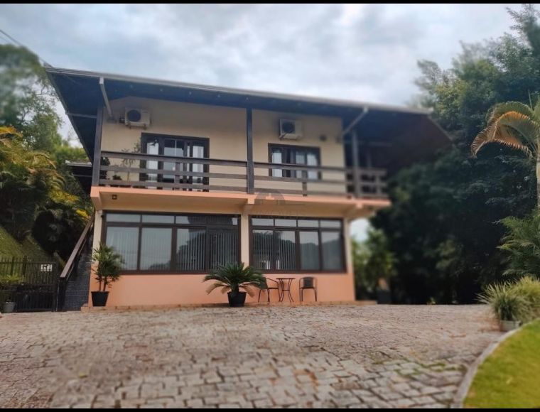 Casa no Bairro América em Joinville com 6 Dormitórios - LG8888