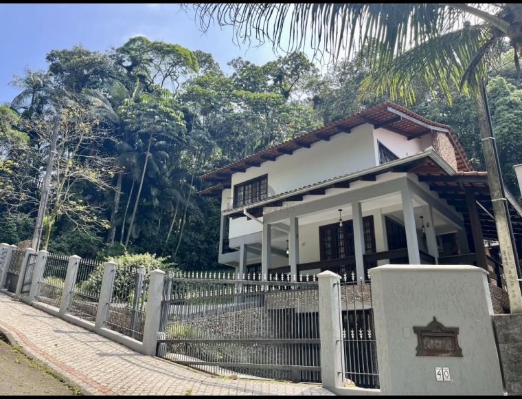 Casa no Bairro América em Joinville com 3 Dormitórios (1 suíte) - LG1983