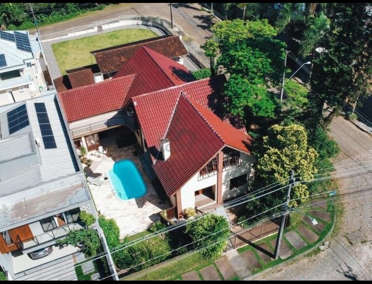 Casa no Bairro América em Joinville com 4 Dormitórios (1 suíte) - LG9277