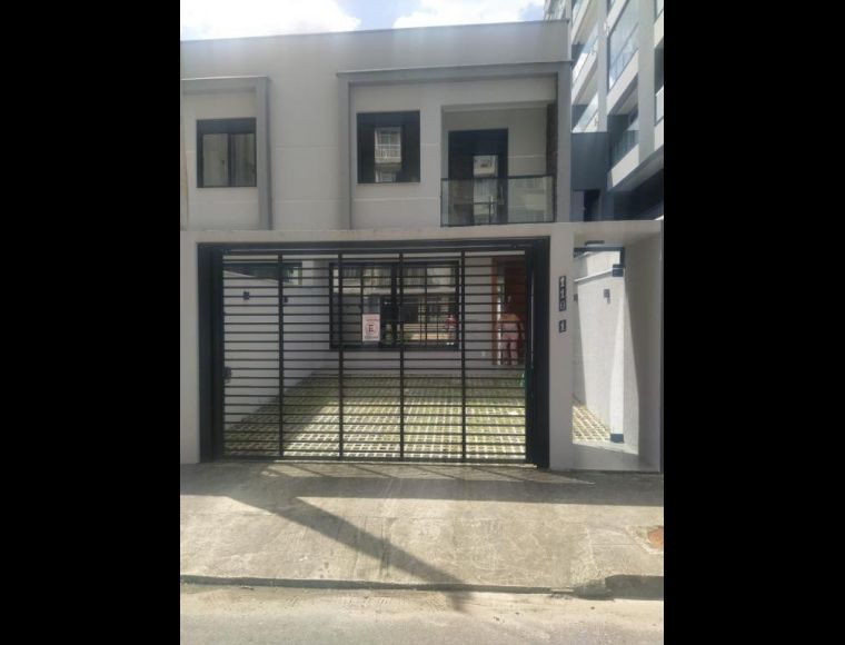 Casa no Bairro América em Joinville com 3 Dormitórios (1 suíte) - LG9292