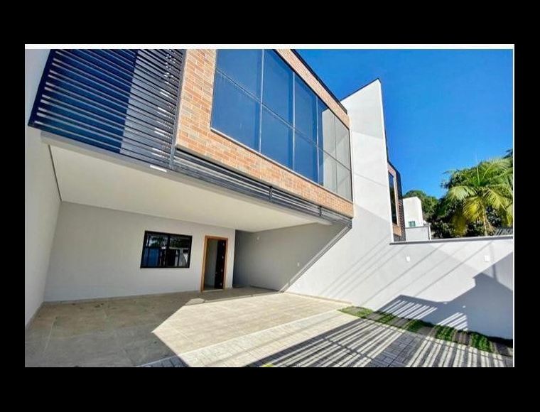 Casa no Bairro América em Joinville com 3 Dormitórios (3 suítes) e 215 m² - SR092