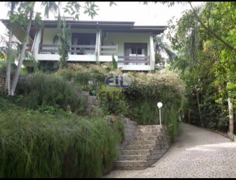 Casa no Bairro América em Joinville com 4 Dormitórios (1 suíte) e 246 m² - 02566001