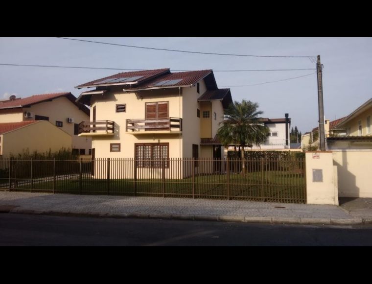 Casa no Bairro América em Joinville com 4 Dormitórios (2 suítes) e 261 m² - 2168