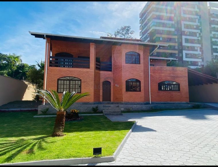 Casa no Bairro Anita Garibaldi em Joinville com 6 Dormitórios (3 suítes) - LG8875