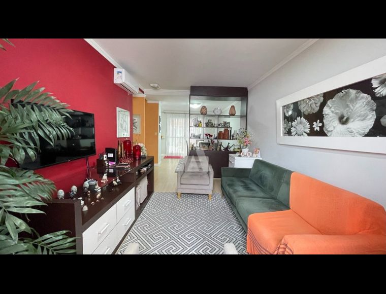 Casa no Bairro Anita Garibaldi em Joinville com 2 Dormitórios (1 suíte) - 25408S