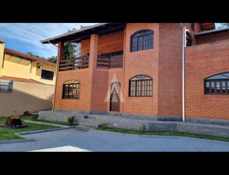 Casa no Bairro Anita Garibaldi em Joinville com 5 Dormitórios (2 suítes) e 286 m² - 12303.001