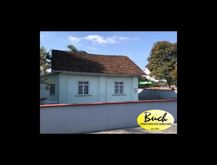 Casa no Bairro Anita Garibaldi em Joinville com 3 Dormitórios - BU53209V