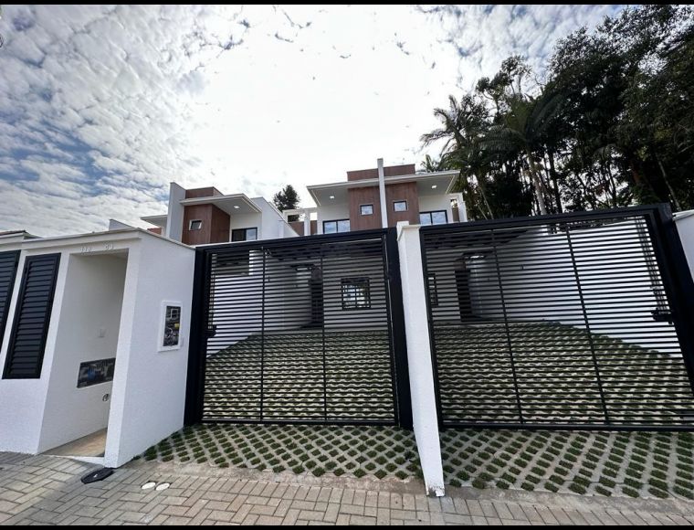 Casa no Bairro Atiradores em Joinville com 3 Dormitórios (3 suítes) - LG8584