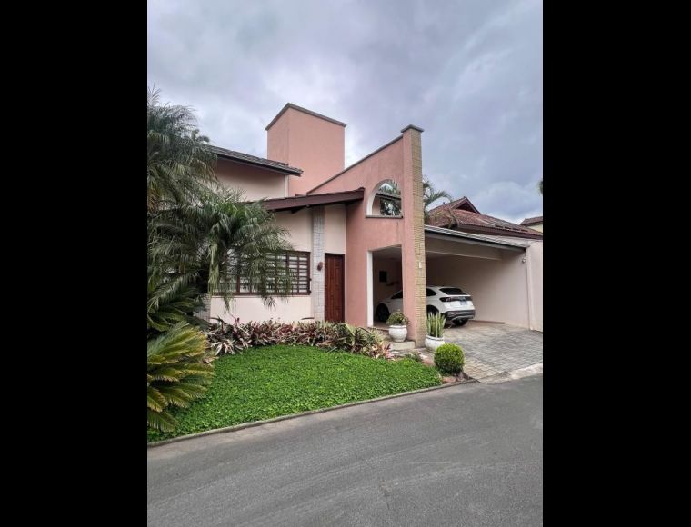 Casa no Bairro Atiradores em Joinville com 4 Dormitórios (2 suítes) - KR455