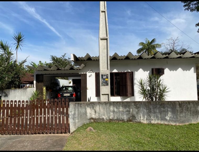 Casa no Bairro Atiradores em Joinville com 2 Dormitórios e 154 m² - SR024