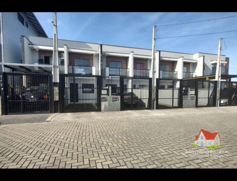 Casa no Bairro Aventureiro em Joinville com 2 Dormitórios e 60 m² - SO0284