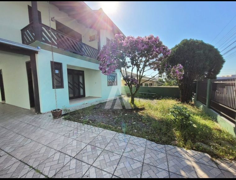 Casa no Bairro Aventureiro em Joinville com 4 Dormitórios (1 suíte) - 25040