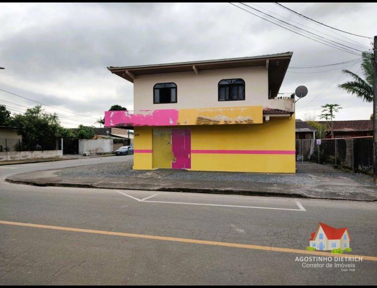 Casa no Bairro Aventureiro em Joinville com 2 Dormitórios e 390 m² - SO0340