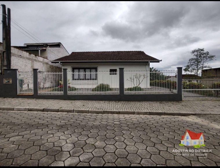 Casa no Bairro Aventureiro em Joinville com 3 Dormitórios e 110 m² - CA0530