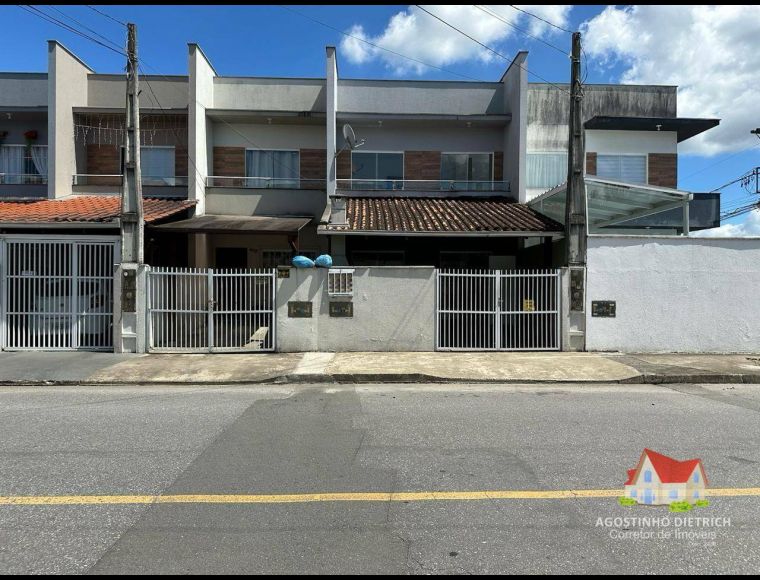 Casa no Bairro Aventureiro em Joinville com 2 Dormitórios e 58 m² - SO0353