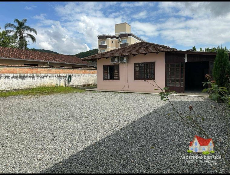 Casa no Bairro Aventureiro em Joinville com 3 Dormitórios e 130 m² - CA0053