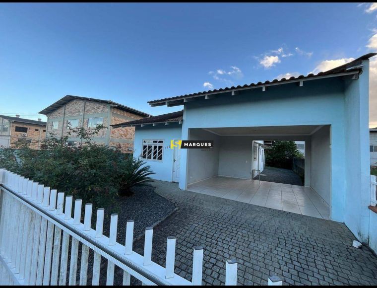 Casa no Bairro Aventureiro em Joinville com 2 Dormitórios (1 suíte) e 115 m² - 711