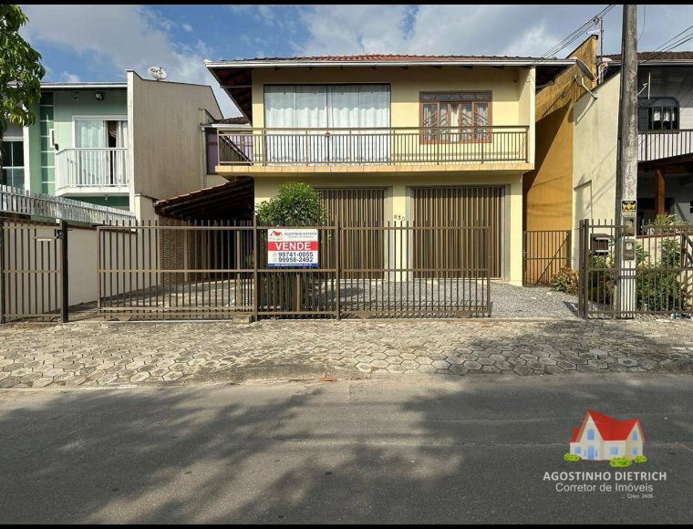 Casa no Bairro Aventureiro em Joinville com 4 Dormitórios (1 suíte) e 275 m² - SO0360