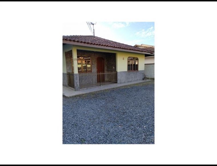 Casa no Bairro Aventureiro em Joinville com 3 Dormitórios - 594