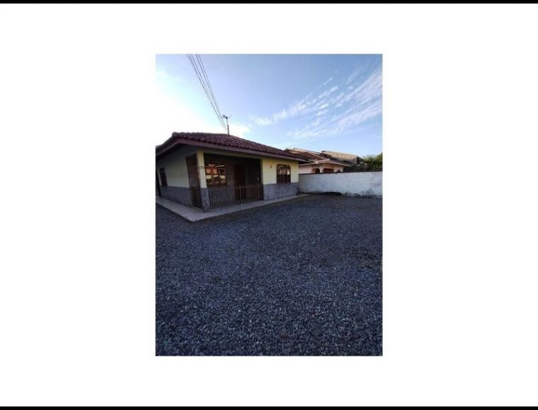 Casa no Bairro Aventureiro em Joinville com 3 Dormitórios - 594