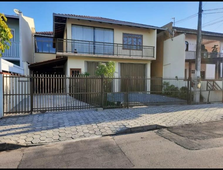 Casa no Bairro Aventureiro em Joinville com 3 Dormitórios (1 suíte) e 275 m² - SR026