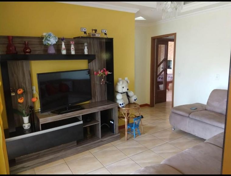 Casa no Bairro Aventureiro em Joinville com 3 Dormitórios (1 suíte) e 275 m² - SR026