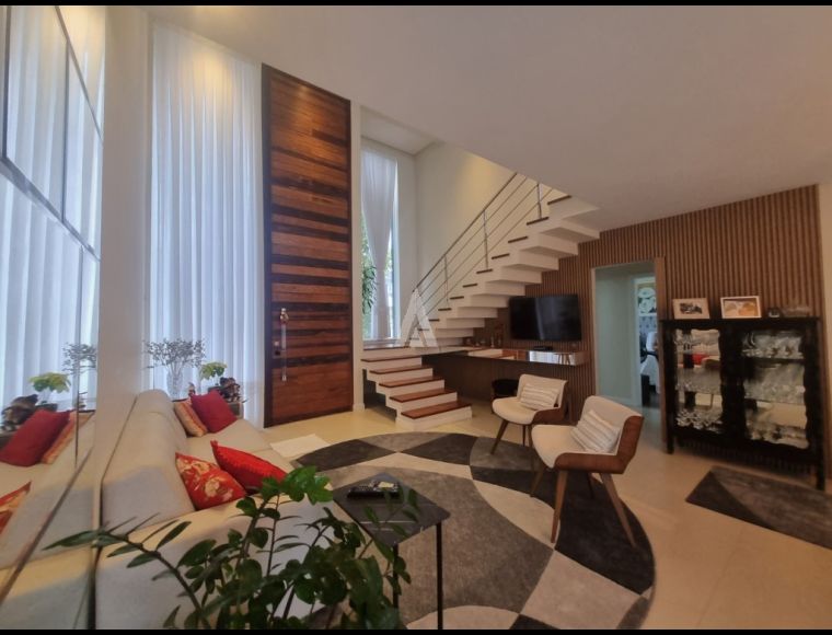 Casa no Bairro Boa Vista em Joinville com 3 Dormitórios (2 suítes) e 286 m² - 02692.005