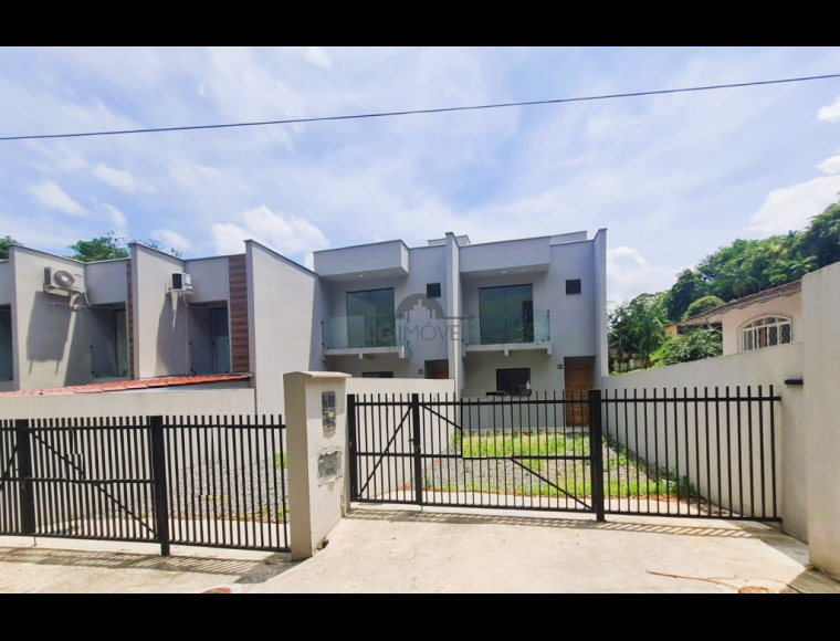Casa no Bairro Boa Vista em Joinville com 3 Dormitórios (1 suíte) - LG9173