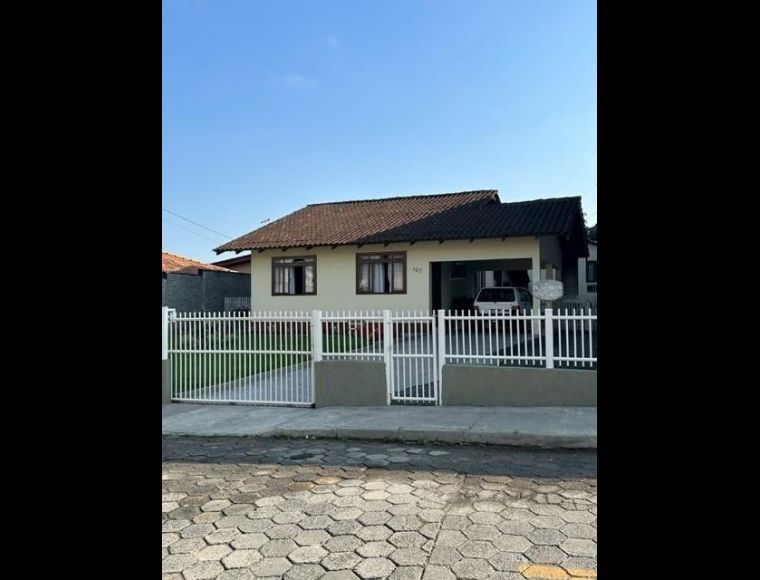 Casa no Bairro Boa Vista em Joinville com 3 Dormitórios e 120 m² - SR079
