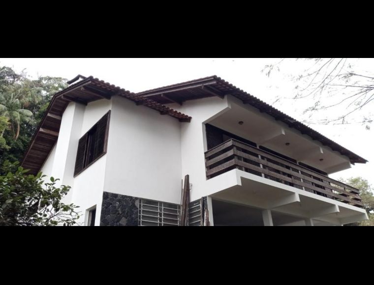 Casa no Bairro Boa Vista em Joinville com 4 Dormitórios (1 suíte) e 276 m² - SR109