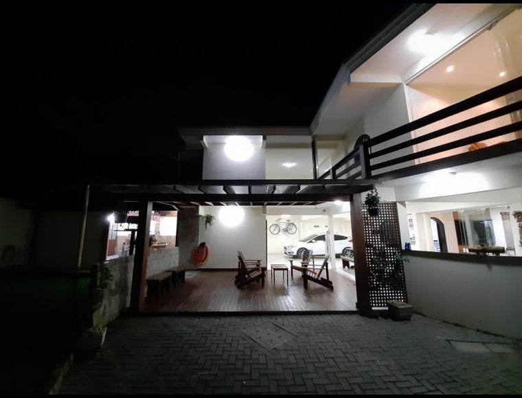 Casa no Bairro Boa Vista em Joinville com 4 Dormitórios (1 suíte) - KR365