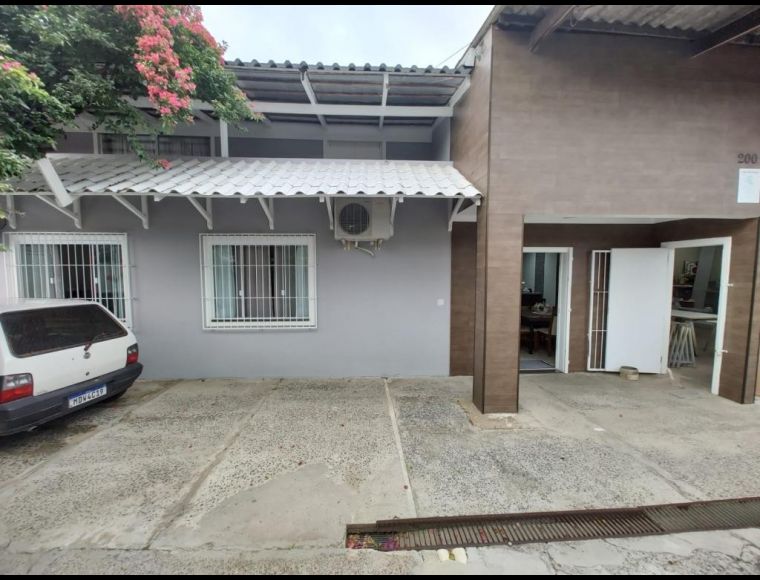 Casa no Bairro Boehmerwald em Joinville com 3 Dormitórios - KR273