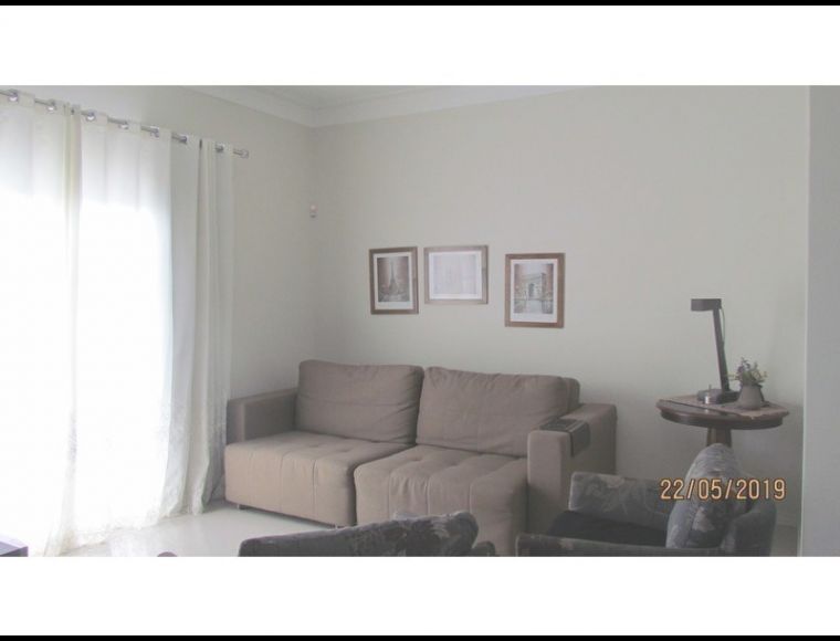 Casa no Bairro Bom Retiro em Joinville com 3 Dormitórios (1 suíte) - 484