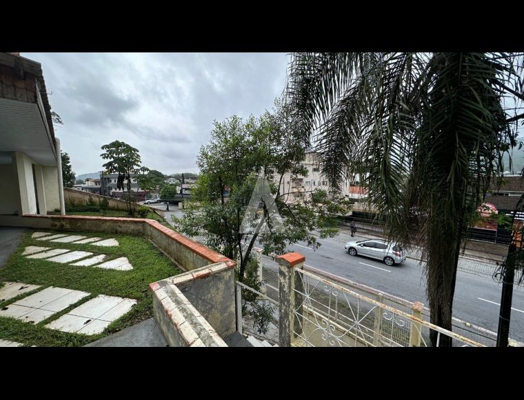 Casa no Bairro Bom Retiro em Joinville com 3 Dormitórios (1 suíte) - 24687N