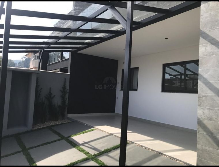 Casa no Bairro Bom Retiro em Joinville com 3 Dormitórios (2 suítes) - LG8910