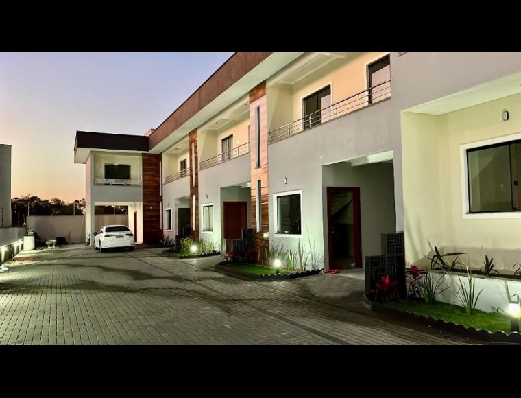 Casa no Bairro Bom Retiro em Joinville com 3 Dormitórios (1 suíte) e 124 m² - 3035