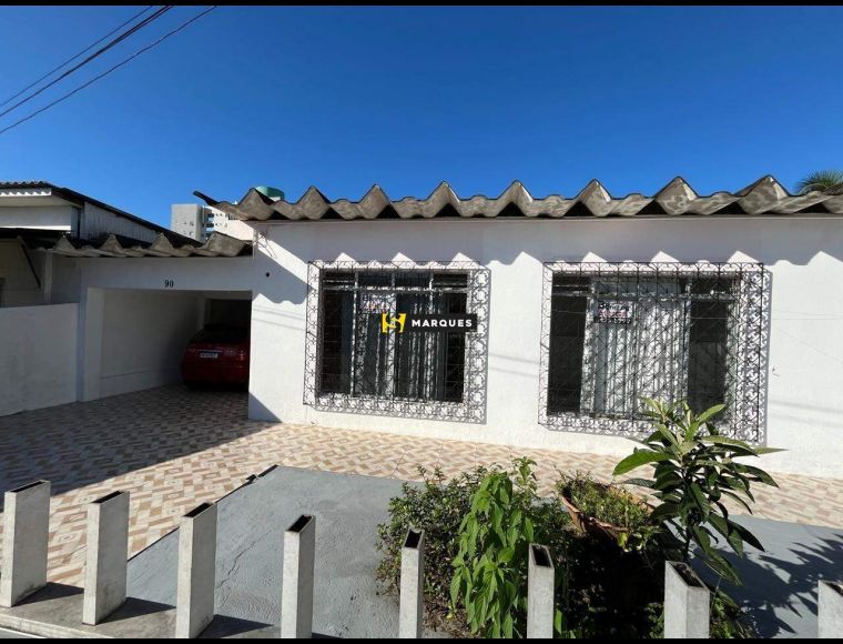 Casa no Bairro Bom Retiro em Joinville com 3 Dormitórios (1 suíte) e 206 m² - 734